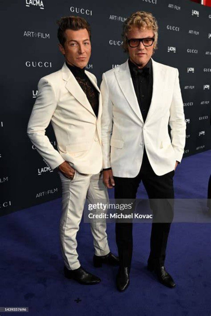 What a pair!&nbsp;Evangelo Bousis cut a smart figure in an all-black ensemble while&nbsp;Peter Dundas added a pop of colour to his ensemble with a pink jacket